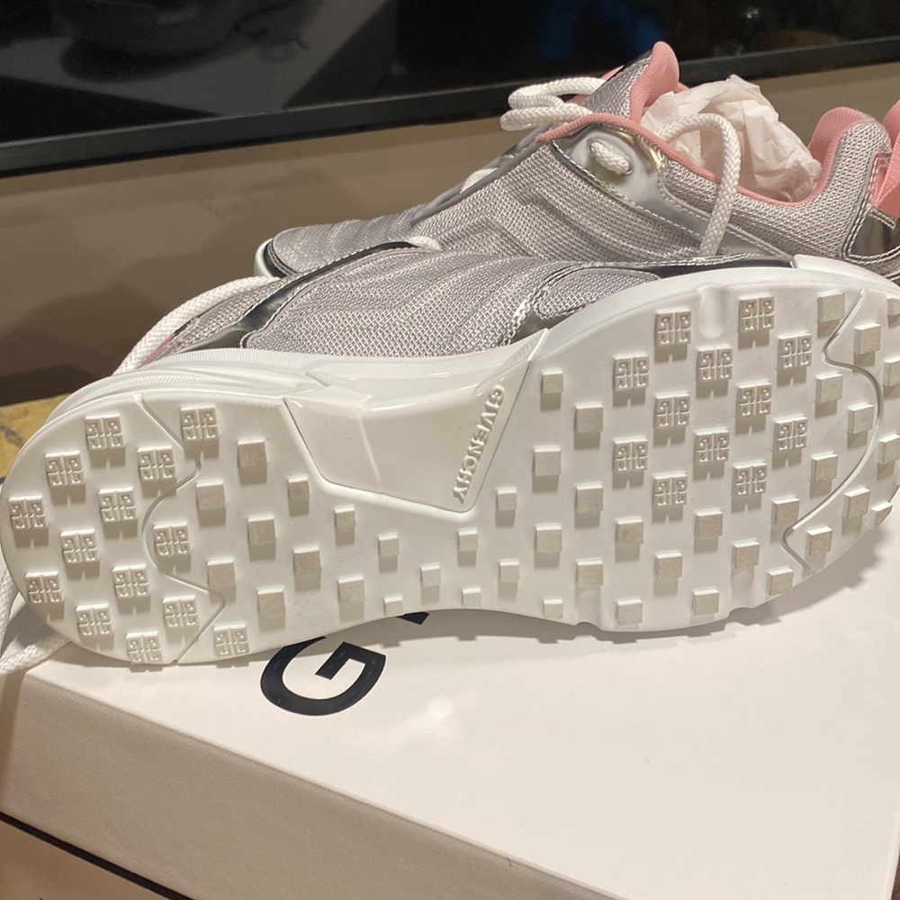 Givenchy tennis shoes - Picture 4 of 6